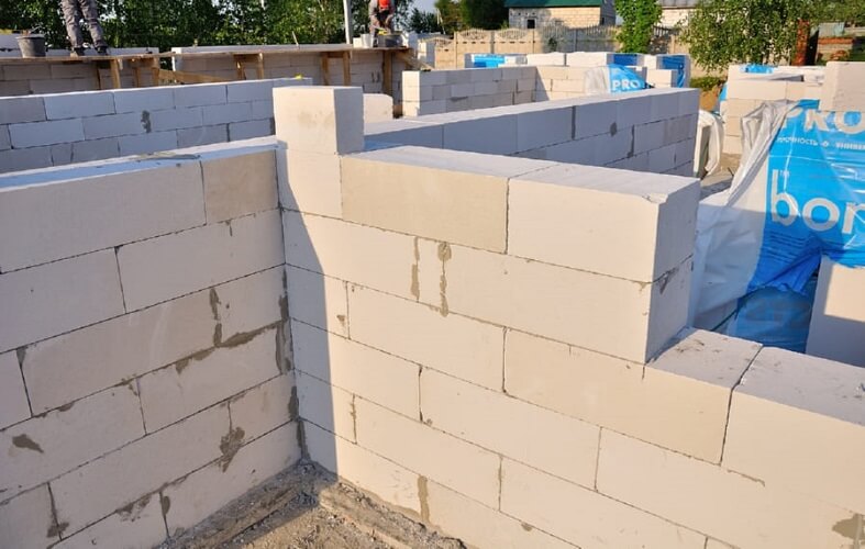 Кладка блоков в Пинске