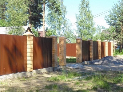 Монтаж забора из металлопрофия в Пинске