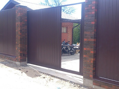 Монтаж забора из профнастила в Пинске